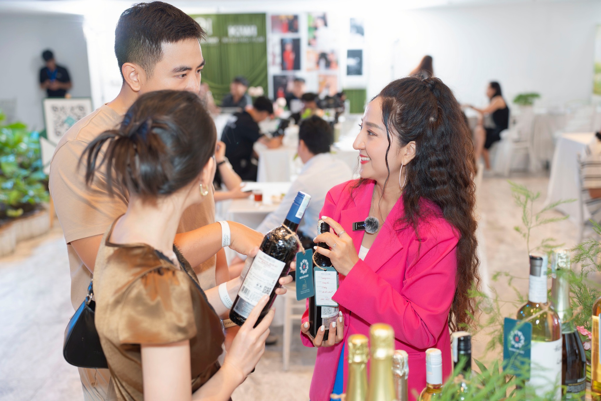 ROSEMARY tư vấn lựa chọn rượu vang cho dâu rể tại Tasting Night